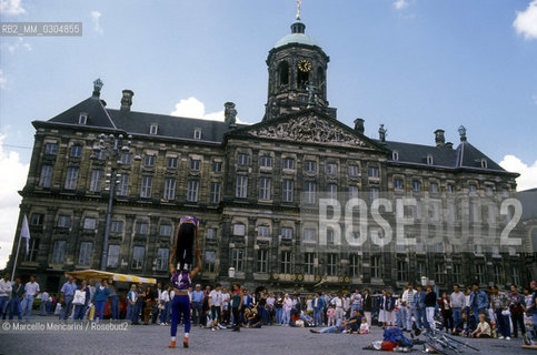 AMSTERDAM, Dam Square, Show in front of the Royal Palace / AMSTERDAM, piazza Dam, spettacolo davanti al Palazzo reale - ©Marcello Mencarini/Rosebud2