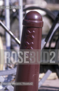 AMSTERDAM, kerbstone / AMSTERDAM, paracarro - ©Marcello Mencarini/Rosebud2
