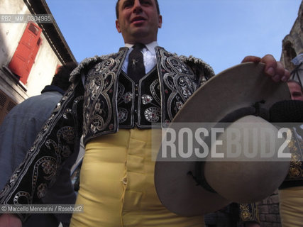 Arles, Provence, Easter Feria 2010. Banderillero that goes into the Arènes for bullfighting / Arles, Provenza, Feria di Pasqua 2010. Banderillero che entra nelle Arènes per la corrida  - ©Marcello Mencarini/Rosebud2