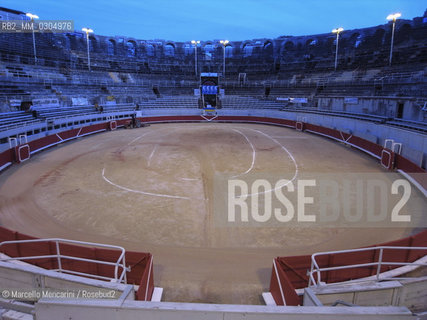 Arles, Provence, Easter Feria 2010. Interior of the Arènes before the bullfight / Arles, Provenza, Feria di Pasqua 2010. Interno delle Arènes prima della corrida - ©Marcello Mencarini/Rosebud2