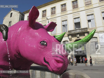 Arles, France, 2011. Statue of a rhinoceros, the symbol of the annual festival of photography Les Rencontres dArles 2011, on the Place de la République / Arles, Francia, 2011. Statua di un rinoceronte, simbolo del festival annuale di fotografia Les Rencontres dArles 2011, in Place de la République - ©Marcello Mencarini/Rosebud2