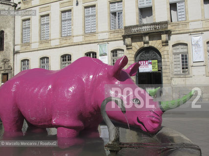 Arles, France, 2011. Statue of a rhinoceros, the symbol of the annual festival of photography Les Rencontres dArles 2011, on the Place de la République / Arles, Francia, 2011. Statua di un rinoceronte, simbolo del festival annuale di fotografia Les Rencontres dArles 2011, in Place de la République - ©Marcello Mencarini/Rosebud2