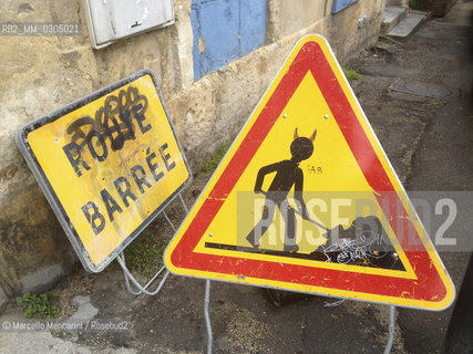 Arles (France). Traffic signals / Arles (Francia). Segnali stradali - ©Marcello Mencarini/Rosebud2