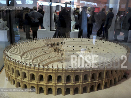 Arles, Musée départemental Arles antique, 2013. Scale model of The Arles Amphitheatre (French: Les Arènes dArles) / Arles, Musée départemental Arles antique, 2013. modello in scala dellanfiteatro di Arles (Les Arènes d Arles) - ©Marcello Mencarini/Rosebud2