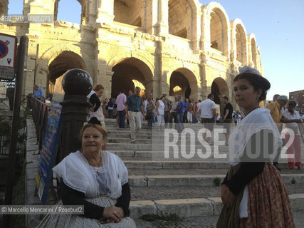 Arles, Provence, July 1, 2013. Women in traditional costume / Arles, Provenza, 1° maggio 2013. Donne in costume tradizionale- ©Marcello Mencarini/Rosebud2