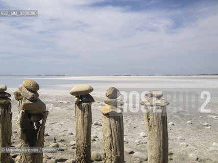 Camargue Nature Park, protected site La Bélugue, August 2013. Expanse of salt near Beauduc beach / Parco naturale della Camargue, area protetta La Bélugue, Agosto 2013. Distesa di sale vicino alla spiaggia di Beauduc - ©Marcello Mencarini/Rosebud2