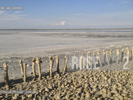 Camargue Nature Park, protected site La Bélugue, August 2013. Expanse of salt near Beauduc beach / Parco naturale della Camargue, area protetta La Bélugue, Agosto 2013. Distesa di sale vicino alla spiaggia di Beauduc - ©Marcello Mencarini/Rosebud2