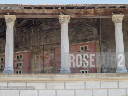 Arles, France, 2013. Hotel de Luppé, detail de la façade / Arles, Francia, 2013. Hotel de Luppé, particolare della facciata - ©Marcello Mencarini/Rosebud2