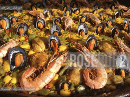 France, Provence, 2013. Paella at the market in Arles / Francia, Provenza, 2013. Paella al mercato di Arles - ©Marcello Mencarini/Rosebud2