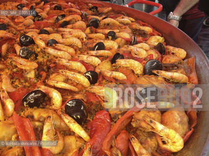 France, Provence, 2013. Paella at the market in Arles / Francia, Provenza, 2013. Paella al mercato di Arles - ©Marcello Mencarini/Rosebud2