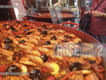 France, Provence, 2013. Paella at the market in Arles / Francia, Provenza, 2013. Paella al mercato di Arles - ©Marcello Mencarini/Rosebud2
