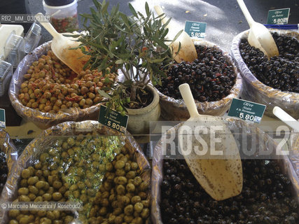 France, Provence, 2013. Olives at the market in Arles / Francia, Provenza, 2013. Olive al mercato di Arles - ©Marcello Mencarini/Rosebud2