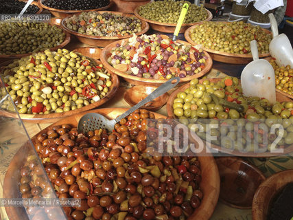 France, Provence, 2013. Candied fruit at the market in Arles / Francia, Provenza, 2013. Frutta candita al mercato di Arles - ©Marcello Mencarini/Rosebud2