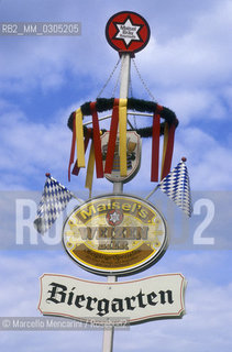 A Maisel Brau alehouse signboard in Bayreuth (1993) / Insegna di una birreria Maisel Bräu a Bayreuth (1993) - ©Marcello Mencarini/Rosebud2