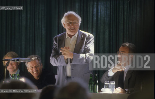 Bayreuth, 1993. Wolfgang Wagner, grandson of music composer Richard and director of the Bayreuth Festival, during a press conference in the Festspielhaus / Bayreuth, 1993. Wolfgang Wagner, nipote del compositore Richard Wagner e direttore del Festival di Bayreuth, durante una conferenza stampa alla Festspielhaus - ©Marcello Mencarini/Rosebud2