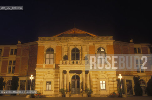 Bayreuth Festspielhaus nightly  (1993) / Festspielhaus di Bayreuth di notte (1993) - ©Marcello Mencarini/Rosebud2