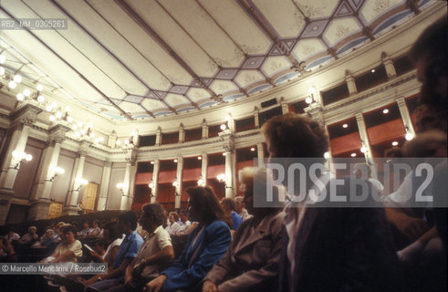 People attending the Bayreuth festival in the Festspielhaus, 1993 / Pubblico che assiste al Festival di bayreuth nel Festspielhaus, 1993 - ©Marcello Mencarini/Rosebud2