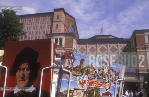Postcards of Richard Wagner in front of the Festspielhaus in Bayreuth, 1993 / Cartoline di Richard Wagner davanti al Festspielhaus di Bayreuth, 1993 - ©Marcello Mencarini/Rosebud2