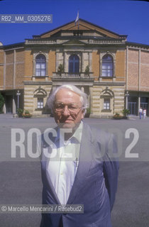 Bayreuth, 1993. Wolfgang Wagner, grandson of music composer Richard and director of the Bayreuth Festival, in front of the Festspielhaus / Bayreuth, 1993. Wolfgang Wagner, nipote del compositore Richard Wagner e direttore del Festival di Bayreuth, davanti alla Festspielhaus - ©Marcello Mencarini/Rosebud2