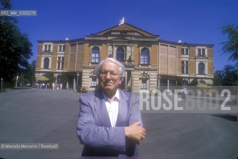 Bayreuth, 1993. Wolfgang Wagner, grandson of music composer Richard and director of the Bayreuth Festival, in front of the Festspielhaus / Bayreuth, 1993. Wolfgang Wagner, nipote del compositore Richard Wagner e direttore del Festival di Bayreuth, davanti alla Festspielhaus - ©Marcello Mencarini/Rosebud2