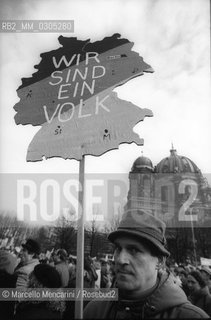 Berlin, 1989. Demonstration for unification of Germany / Berlino, 1989. Manifestazione dellunificazione della Germania - ©Marcello Mencarini/Rosebud2