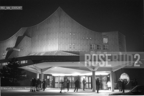 West Berlin, 1989. The Berlin Philharmonie (Berlin Philharmonic Hall) / Berlino Ovest, 1989. La Filarmonica di berlino (Berlin Philharmonie) - ©Marcello Mencarini/Rosebud2