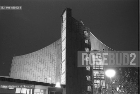 West Berlin, 1989. The Berlin Philharmonie (Berlin Philharmonic Hall) / Berlino Ovest, 1989. La Filarmonica di berlino (Berlin Philharmonie) - ©Marcello Mencarini/Rosebud2