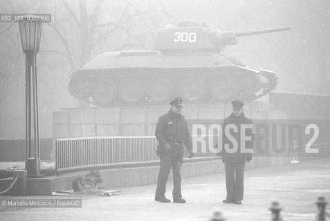 East Berlin (1989). Tank / Berlino Est, 1989. Carro armato - ©Marcello Mencarini/Rosebud2