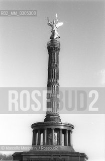 West Berlin, 1989. The Victory Column (Siegessäule) / Berlino Ovest, 1989. La colonna della Vittoria (Siegessäule) - ©Marcello Mencarini/Rosebud2