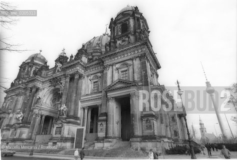 East Berlin, 1989. The Berlin Cathedral (Berliner Dom) / Berlino Est, 1989. Il duomo di Berlino (Berliner Dom) - ©Marcello Mencarini/Rosebud2