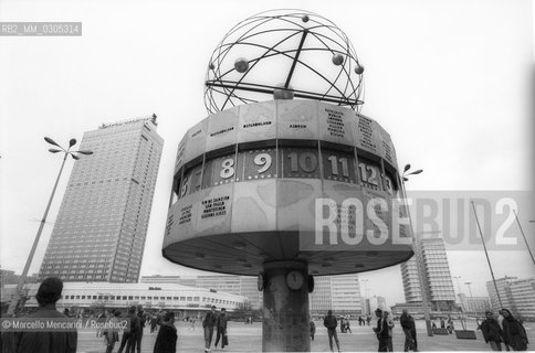 East Berlin, 1989. The universal clock with the solar system installed in 1969 in Alexanderplatz / Berlino Est, 1989. Lorologio universale con il sistema solare installato nel 1969 in Alexanderplatz - ©Marcello Mencarini/Rosebud2