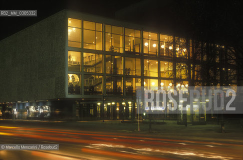 Deutsche Oper Berlin on Bismarckstrasse in the Charlottenburg district (1989) / Deutsche Oper Berlin in Bismarkstrasse nel quartiere di Charlottenburg (1989) - ©Marcello Mencarini/Rosebud2