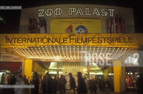 West Berlin 1989. The Zoo Palast Kino, that was the main Berlin International Film Festival (Berlinale) venue from 1957 until 2000 / Berlino Ovest, 1989. Lo Zoo Palast, che è stato la sede principale del Festival internazionale del Cinema di Berlino (la Berlinale) dal 1957 fino al 2000 - ©Marcello Mencarini/Rosebud2