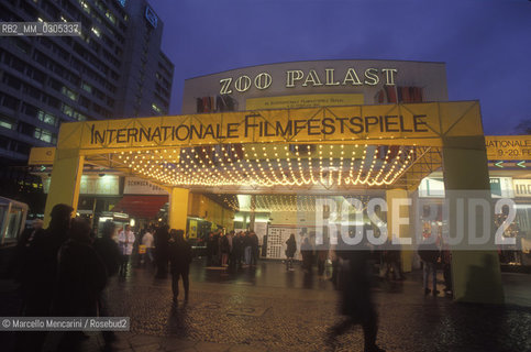 West Berlin 1989. The Zoo Palast Kino, that was the main Berlin International Film Festival (Berlinale) venue from 1957 until 2000 / Berlino Ovest, 1989. Lo Zoo Palast, che è stato la sede principale del Festival internazionale del Cinema di Berlino (la Berlinale) dal 1957 fino al 2000 - ©Marcello Mencarini/Rosebud2