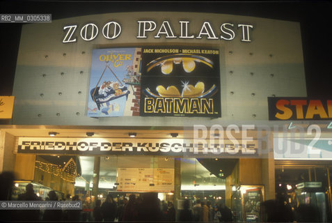 West Berlin 1989. The Zoo Palast Kino, that was the main Berlin International Film Festival (Berlinale) venue from 1957 until 2000 / Berlino Ovest, 1989. Lo Zoo Palast, che è stato la sede principale del Festival internazionale del Cinema di Berlino (la Berlinale) dal 1957 fino al 2000 - ©Marcello Mencarini/Rosebud2