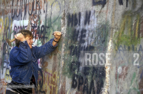 West Berlin, November 1989. The Berlin Wall fall / Berlino Ovest, novembre 1989. Caduta del muro di Berlino - ©Marcello Mencarini/Rosebud2