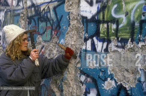 West Berlin, November 1989. The Berlin Wall fall / Berlino Ovest, novembre 1989. Caduta del muro di Berlino - ©Marcello Mencarini/Rosebud2