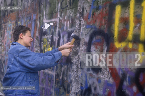 West Berlin, November 1989. The Berlin Wall fall / Berlino Ovest, novembre 1989. Caduta del muro di Berlino - ©Marcello Mencarini/Rosebud2