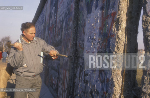 West Berlin, November 1989. The Berlin Wall fall / Berlino Ovest, novembre 1989. Caduta del muro di Berlino - ©Marcello Mencarini/Rosebud2