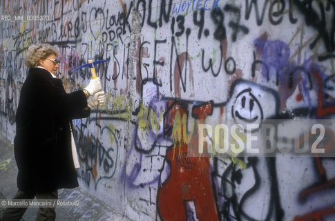 West Berlin, November 1989. The Berlin Wall fall / Berlino Ovest, novembre 1989. Caduta del muro di Berlino - ©Marcello Mencarini/Rosebud2