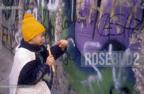 West Berlin, November 1989. The Berlin Wall fall / Berlino Ovest, novembre 1989. Caduta del muro di Berlino - ©Marcello Mencarini/Rosebud2