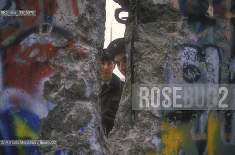 West Berlin, November 1989. The Berlin Wall fall / Berlino Ovest, novembre 1989. Caduta del muro di Berlino - ©Marcello Mencarini/Rosebud2