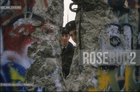 West Berlin, November 1989. The Berlin Wall fall / Berlino Ovest, novembre 1989. Caduta del muro di Berlino - ©Marcello Mencarini/Rosebud2