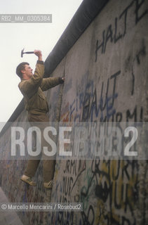 West Berlin, November 1989. The Berlin Wall fall / Berlino Ovest, novembre 1989. Caduta del muro di Berlino - ©Marcello Mencarini/Rosebud2