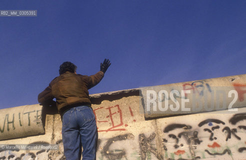 West Berlin, November 1989. The Berlin Wall fall / Berlino Ovest, novembre 1989. Caduta del muro di Berlino - ©Marcello Mencarini/Rosebud2