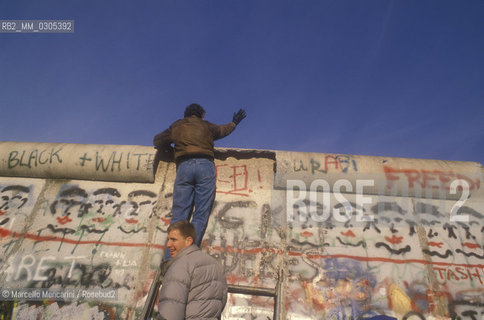 West Berlin, November 1989. The Berlin Wall fall / Berlino Ovest, novembre 1989. Caduta del muro di Berlino - ©Marcello Mencarini/Rosebud2