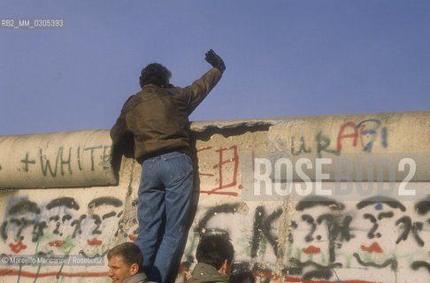 West Berlin, November 1989. The Berlin Wall fall / Berlino Ovest, novembre 1989. Caduta del muro di Berlino - ©Marcello Mencarini/Rosebud2
