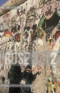 West Berlin, November 1989. The Berlin Wall fall / Berlino Ovest, novembre 1989. Caduta del muro di Berlino - ©Marcello Mencarini/Rosebud2