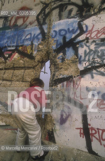 West Berlin, November 1989. The Berlin Wall fall / Berlino Ovest, novembre 1989. Caduta del muro di Berlino - ©Marcello Mencarini/Rosebud2