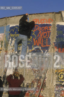West Berlin, November 1989. The Berlin Wall fall / Berlino Ovest, novembre 1989. Caduta del muro di Berlino - ©Marcello Mencarini/Rosebud2